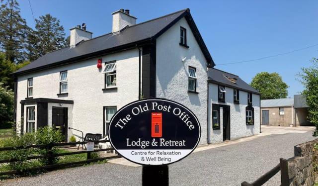 The Old Post Office Lodge Эннискиллен Экстерьер фото